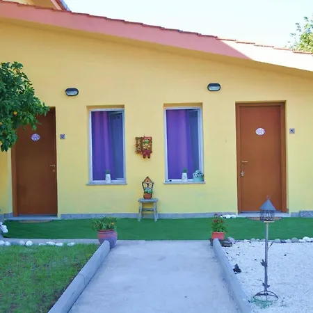 Dependance Miluna Guest house Nettuno